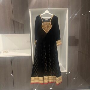 Unbeatable velvet outfit! Great condition! Worn twice.